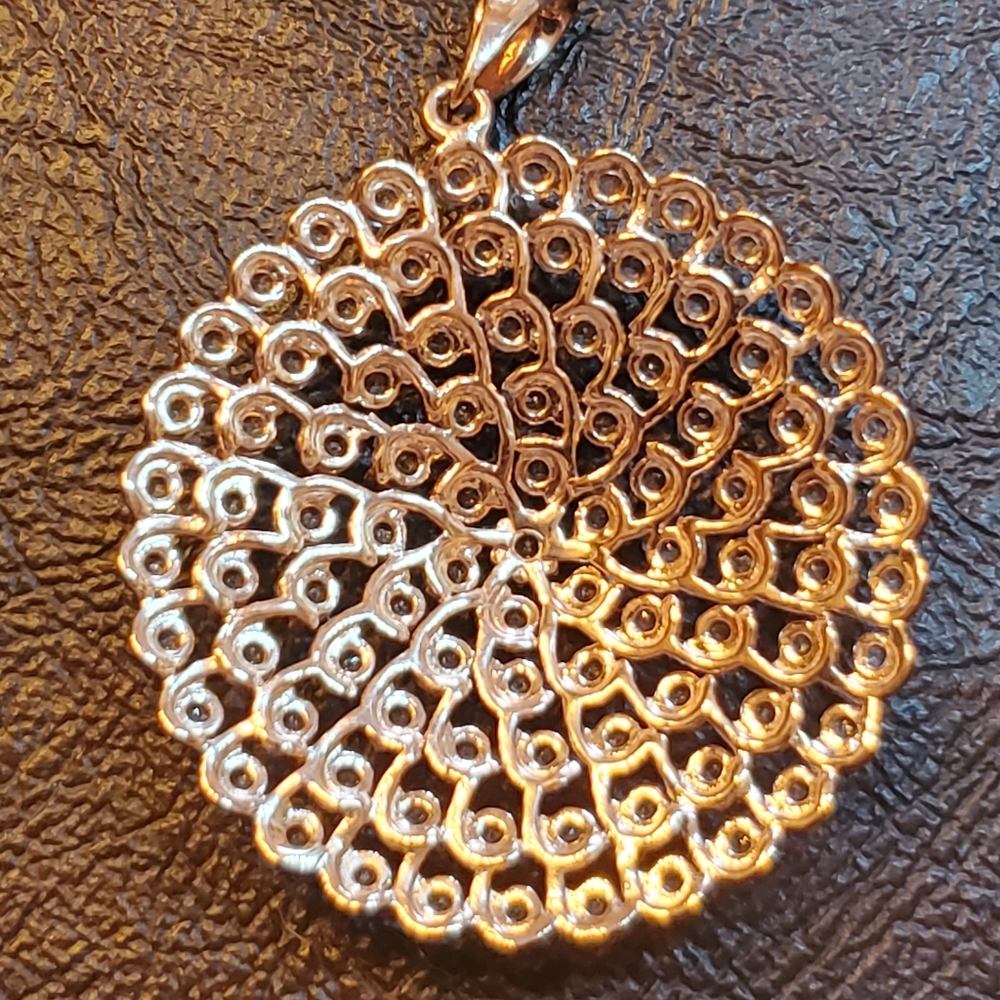 Round Pendant - Picture 4 of 9